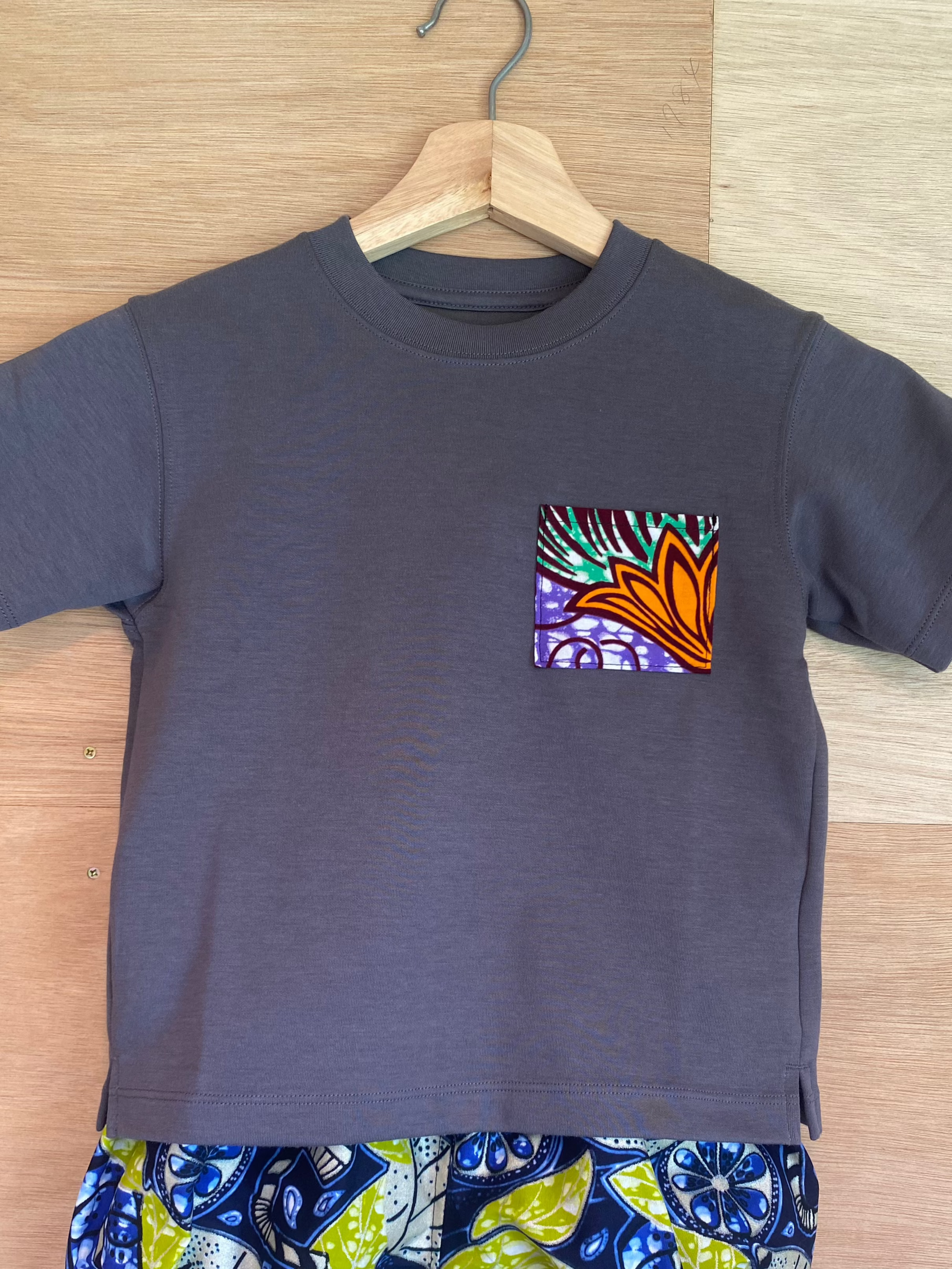 子供用アフリカンポケットTシャツ グレー100