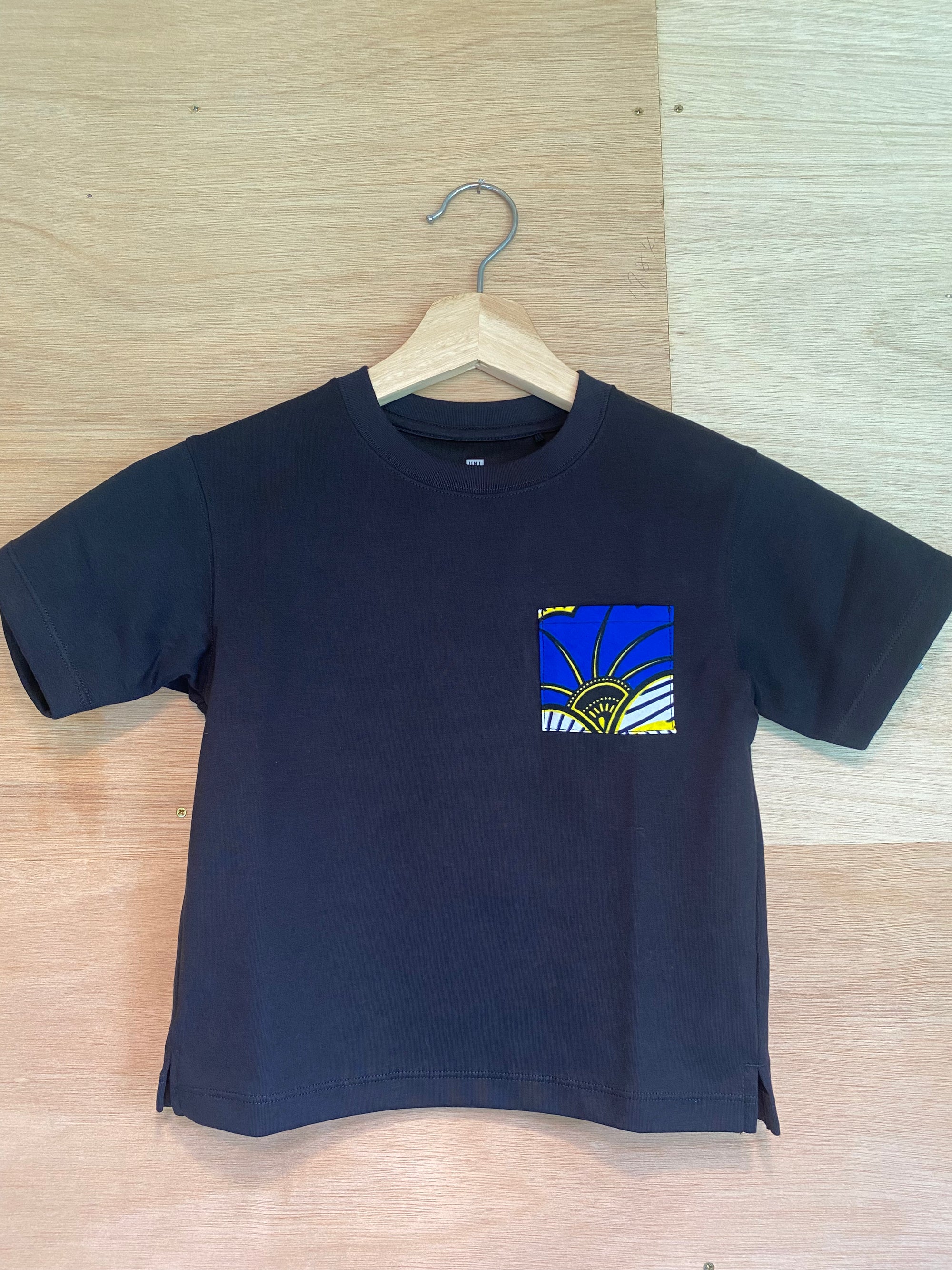 子供用アフリカンポケットTシャツ　ブラック100