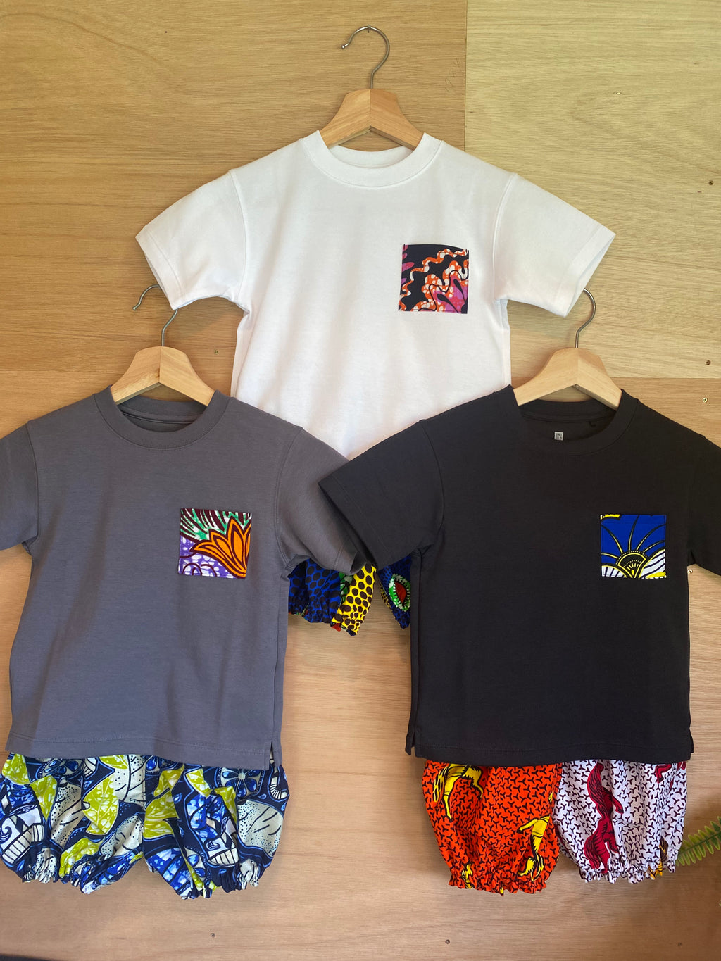 子供用アフリカンポケットTシャツ　グレー100